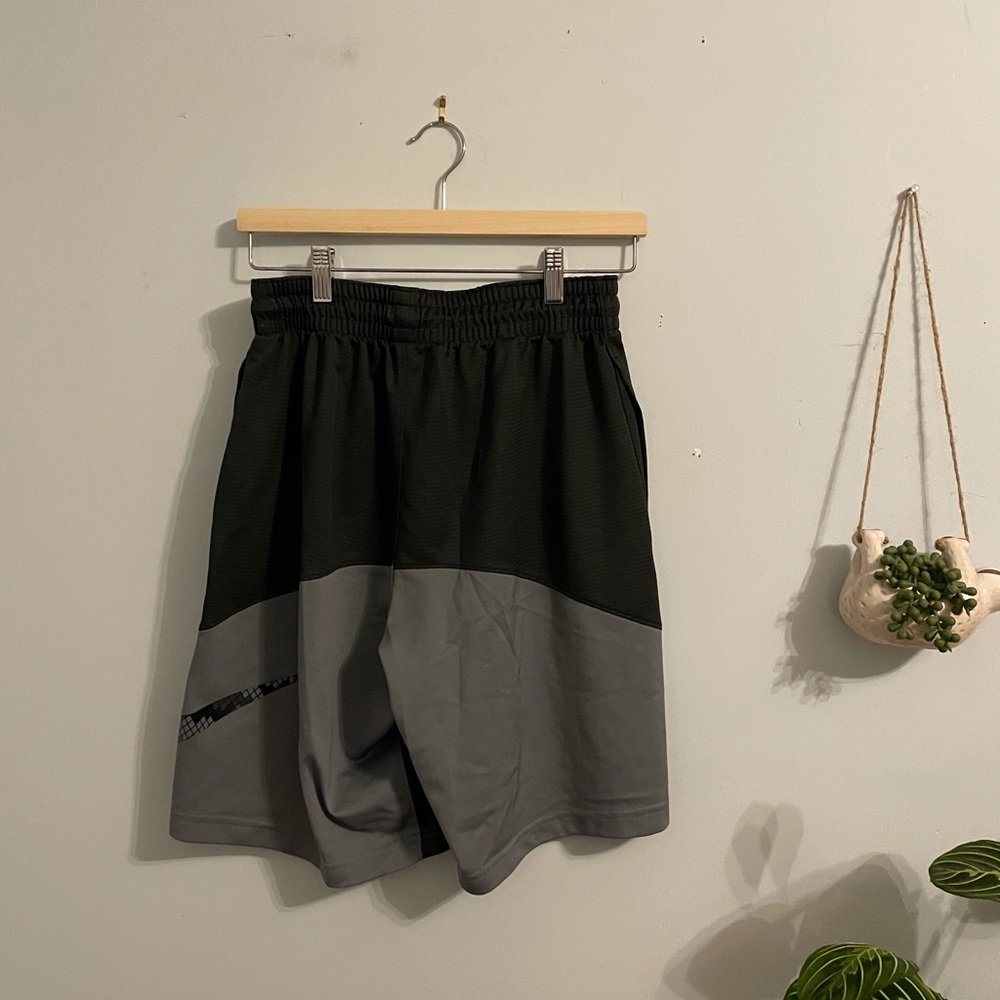 Nike shorts - Picture 2 of 3